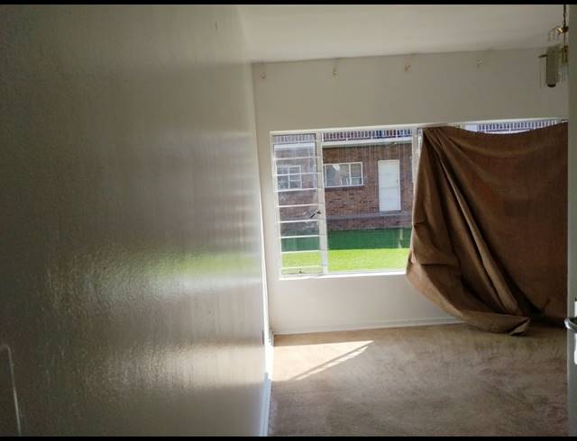 2 BEDROOM FLAT FOR SALE IN KEMPTON PARK EXT 5